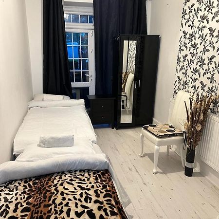 Happy Hours Home Stay Londyn Zewnętrze zdjęcie